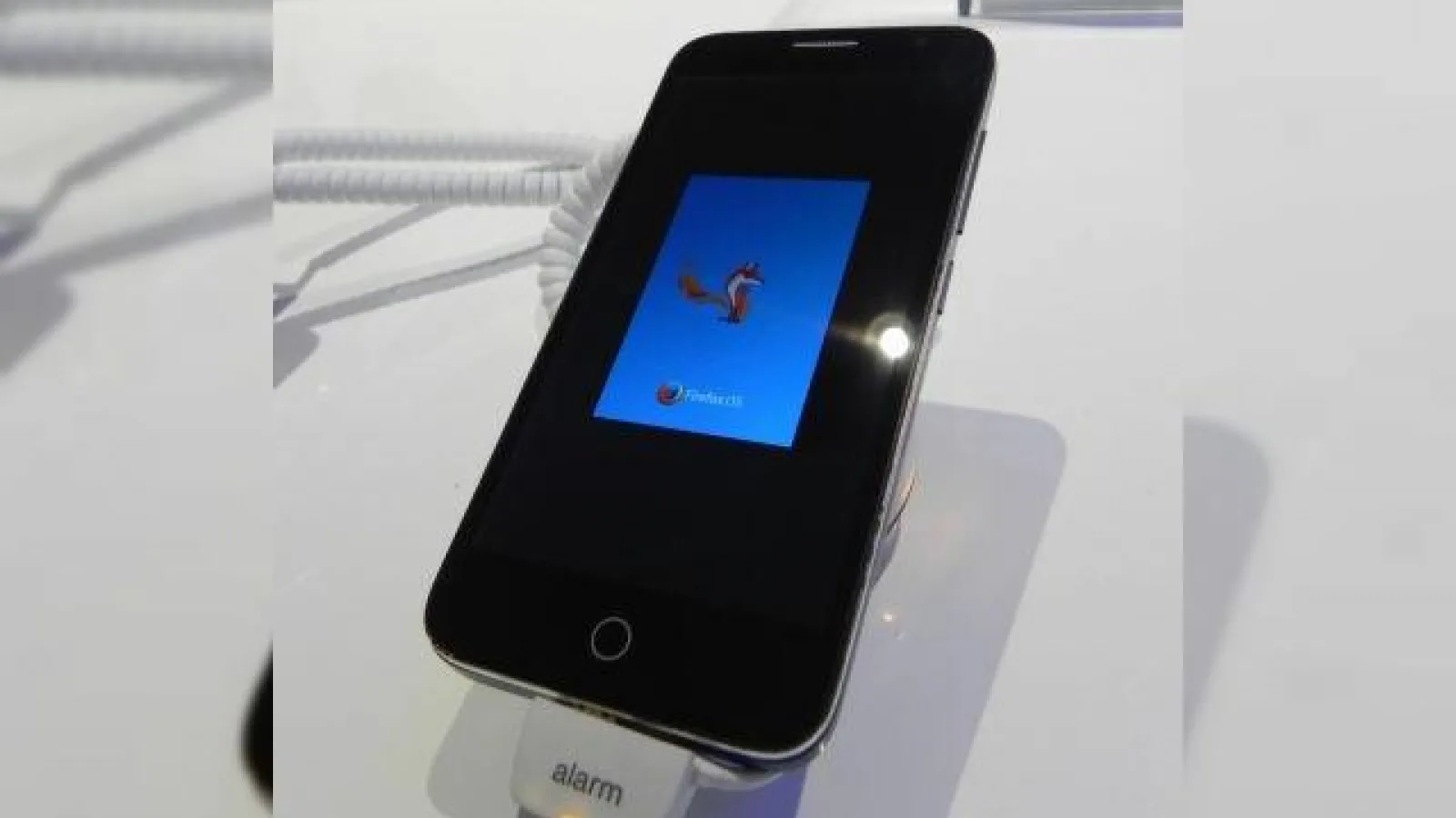 Alcatel One Touch Fire E hands on preview: o premieră cu Firefox OS de la Alcatel (Retro MWC 2014 - Video)