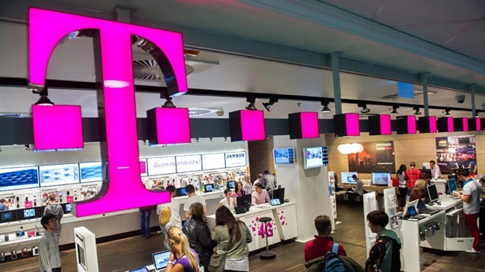 Din această toamnă, Romtelecom și Cosmote vor fi cunoscute sub denumirea T-Mobile după un proces de rebranding