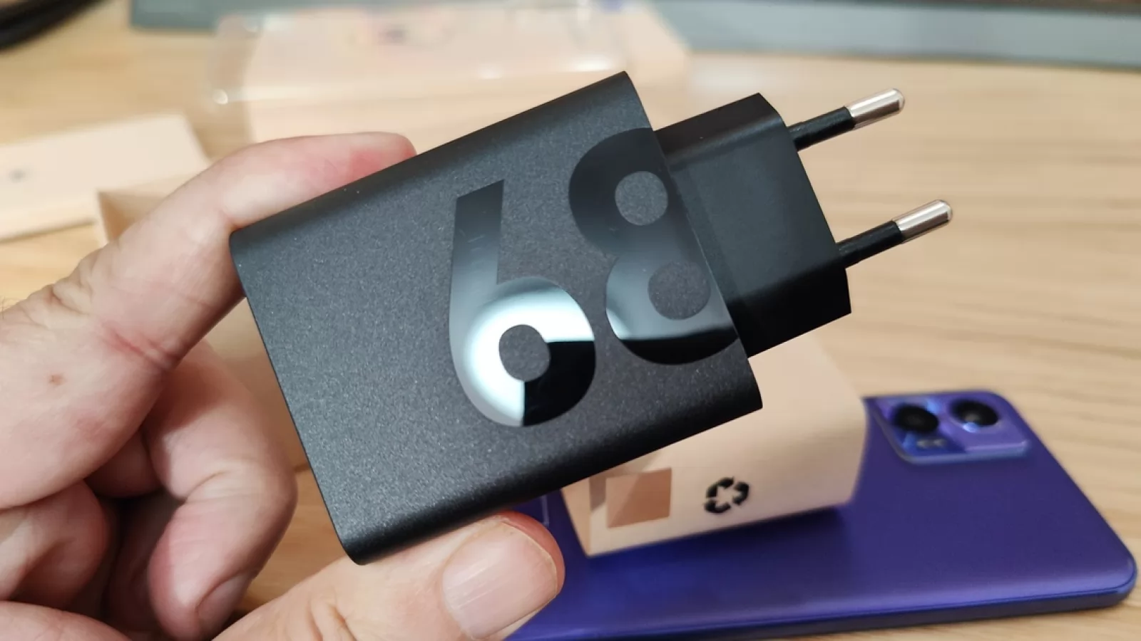 Motorola Edge 30 Neo: Baterie care stoarce fiecare miliamper în mod util