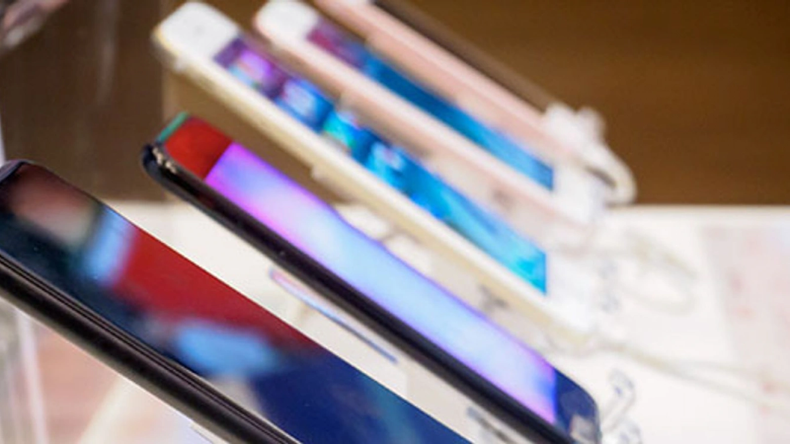 Livrările de smartphone-uri au scăzut cu 9.7% în trimestrul 3 2022 faţă de T3 2021