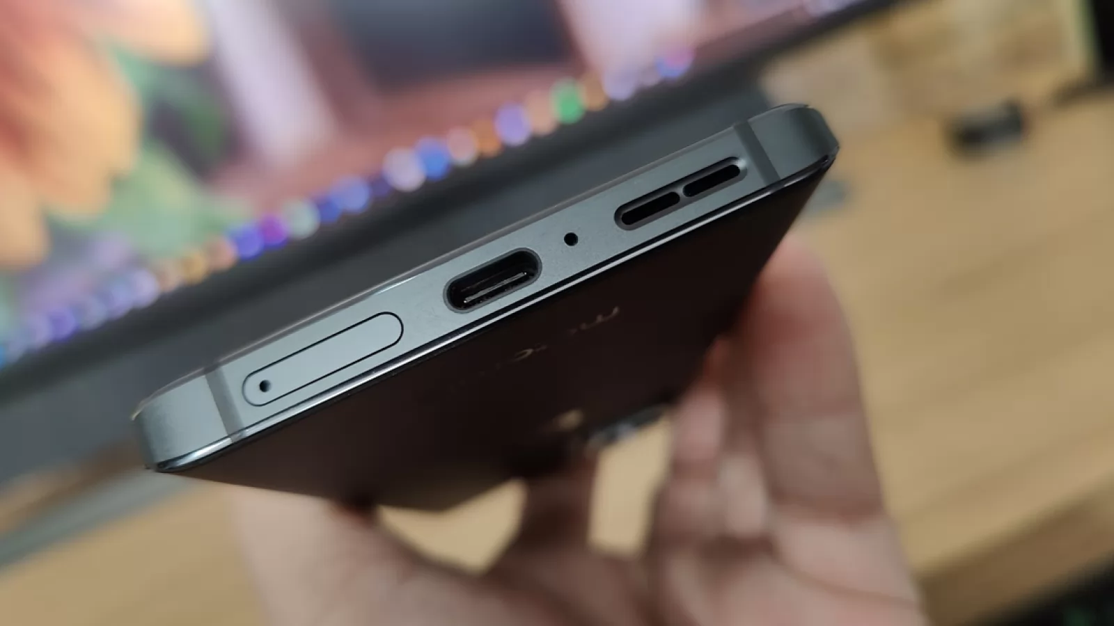 Motorola Edge 30 Ultra: Audio stereo, savuros doar la 80%