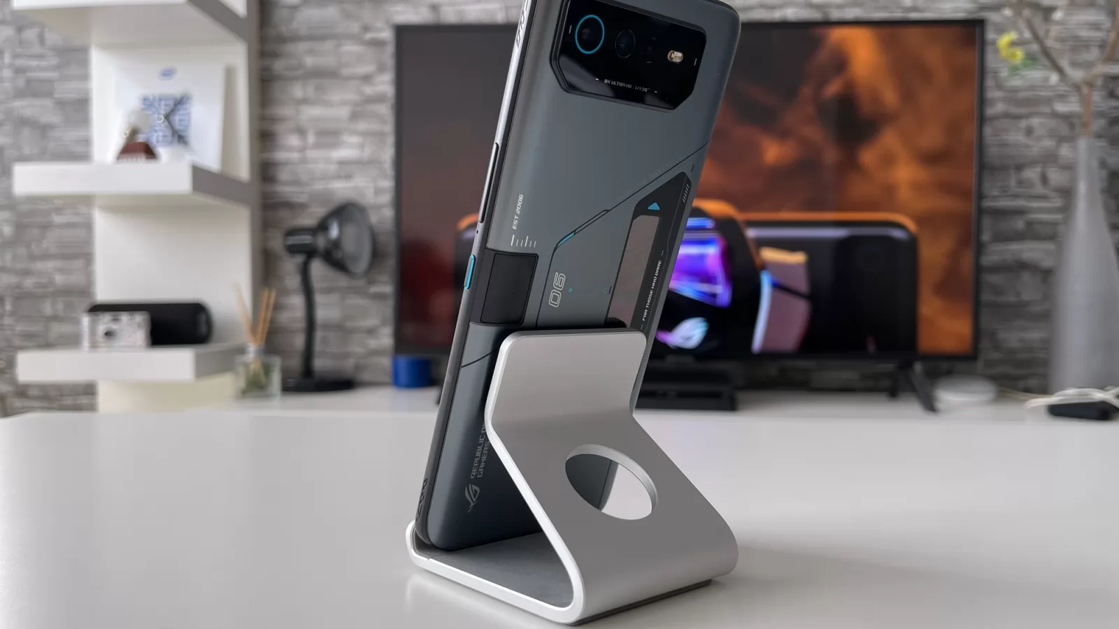 Top 10 AnTuTu cu telefoane flagship şi midrange pe luna octombrie 2022 este aici! Snapdragon reia tronul