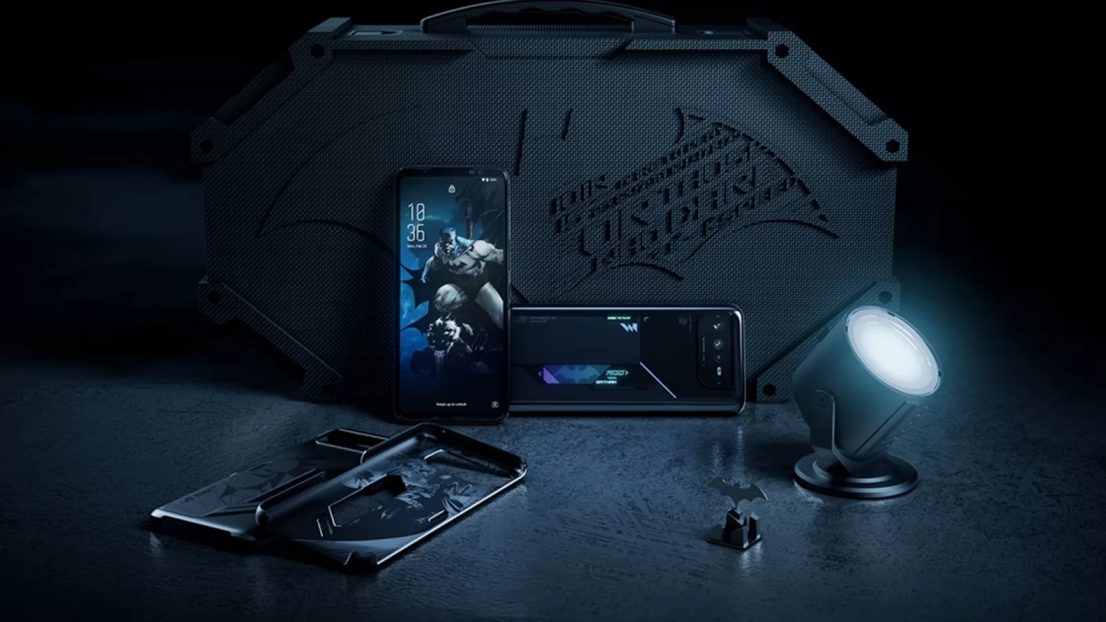Turul Magazinelor #1188: Numai produse Batman AZI - telefon de gaming ASUS, figurine, huse, căşti, jocuri