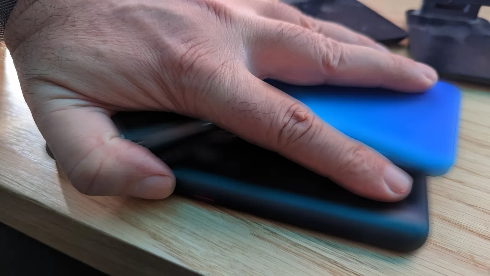 La noapte dezvăluim cele 3 modele de telefoane pe care vi le oferim prin giveaway!