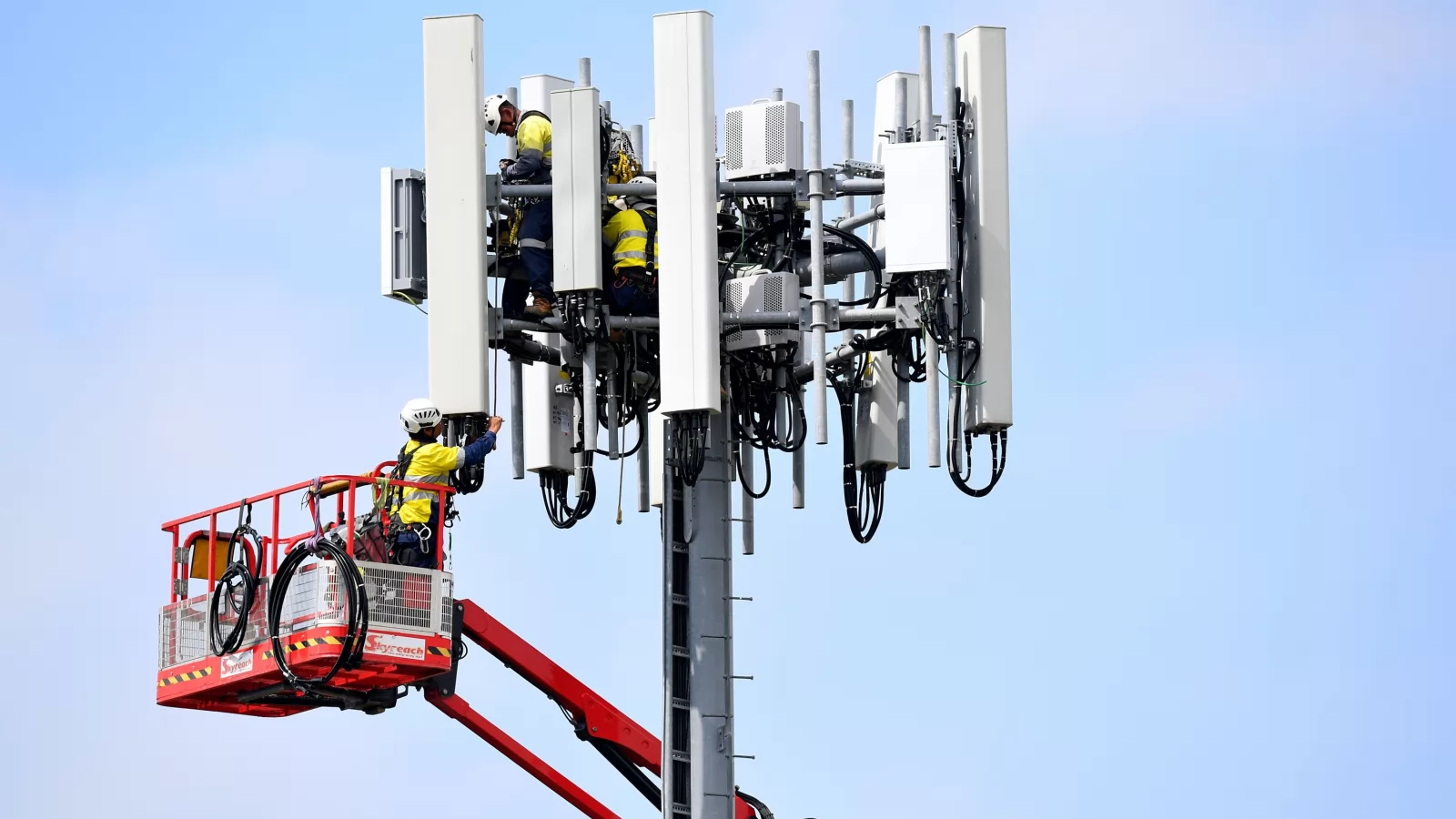 ANCOM anunță finalizarea licitației de spectru 5G din acest an, cu 3 operatori câștigători: Orange, Vodafone și RCS & RDS