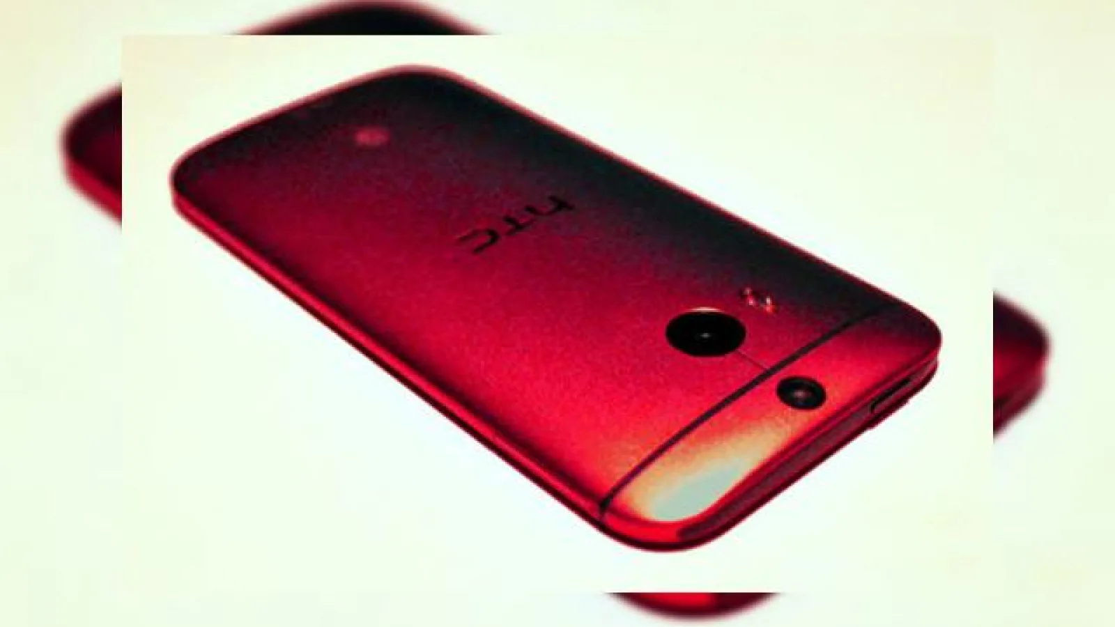 HTC One M8 va primi și o versiune de culoare roșie și neagră, conform unor indicii noi