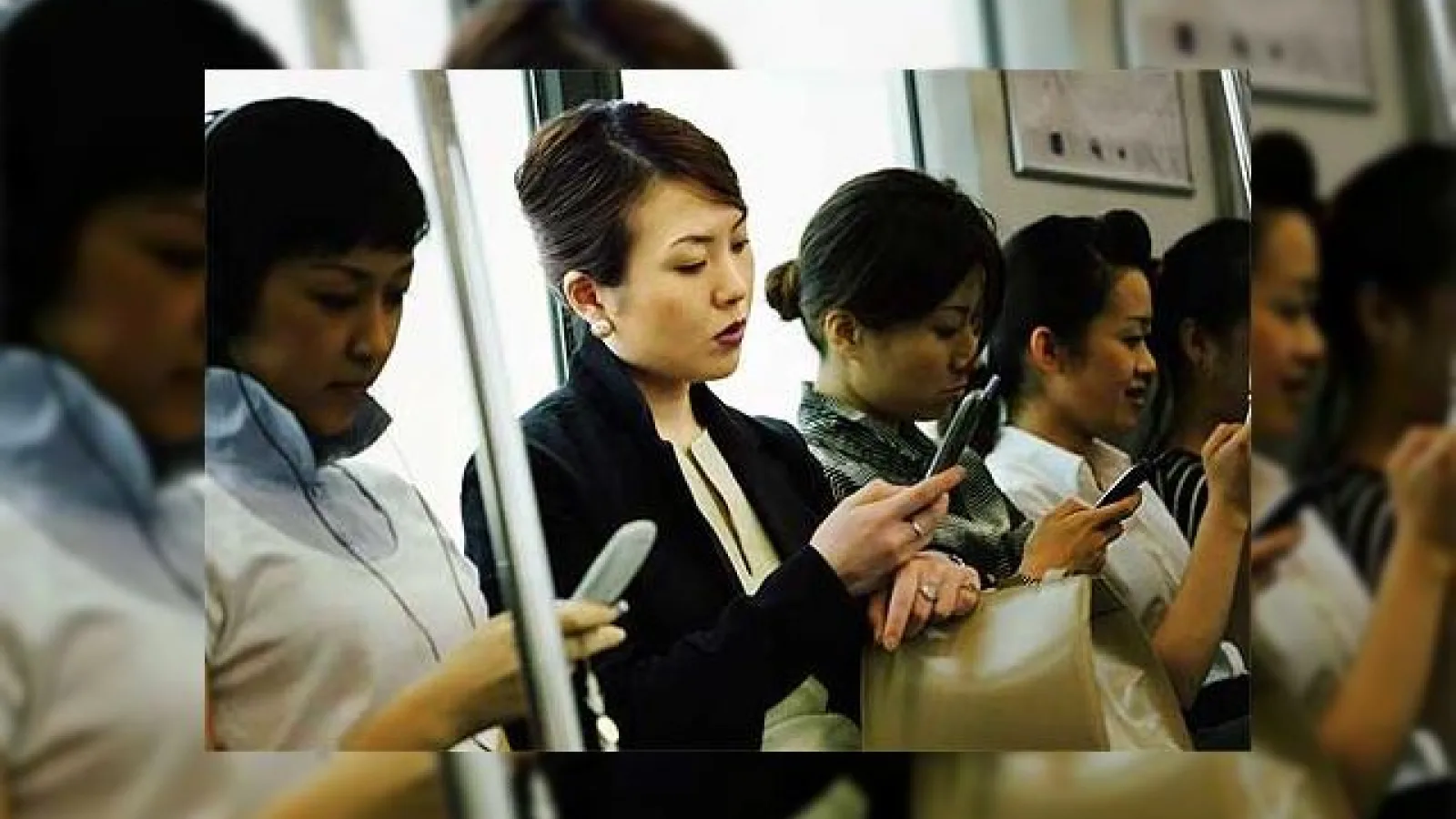 Guvernul japonez va trimite notificări pe telefoanele populației cu privire la atacurile aeriene