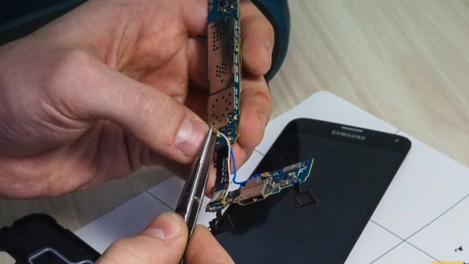 Samsung Galaxy S5 desfăcut și analizat: va fi destul de greu de reparat