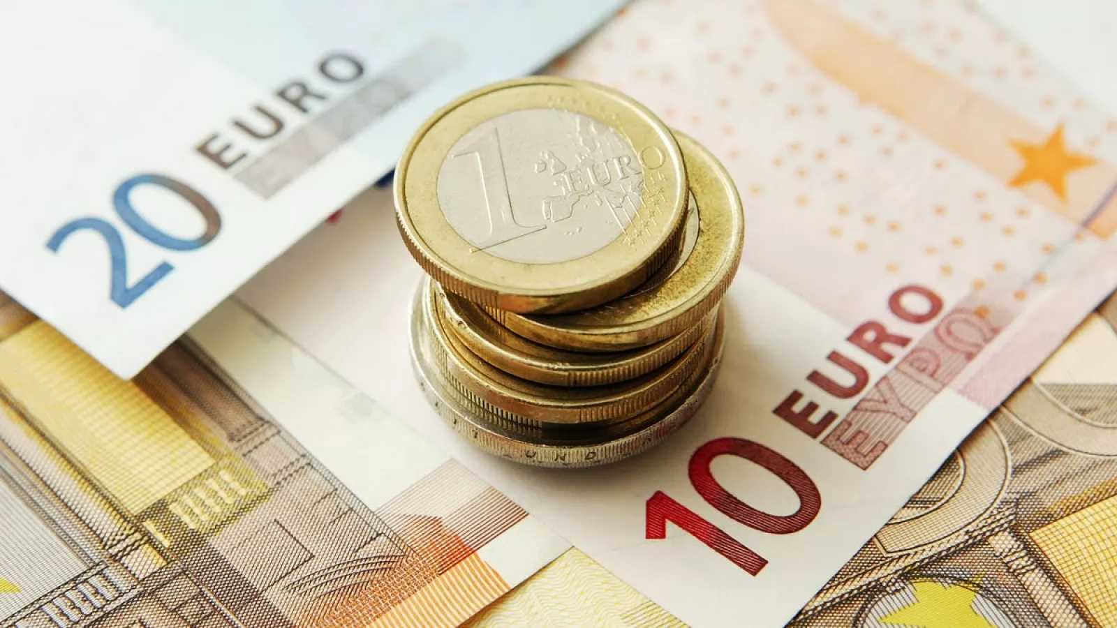 În ziua de Black Friday (11 noiembrie), românii au cheltuit aproape 5 milioane de euro folosind cardul ca metodă de plată (studiu Global Payments)