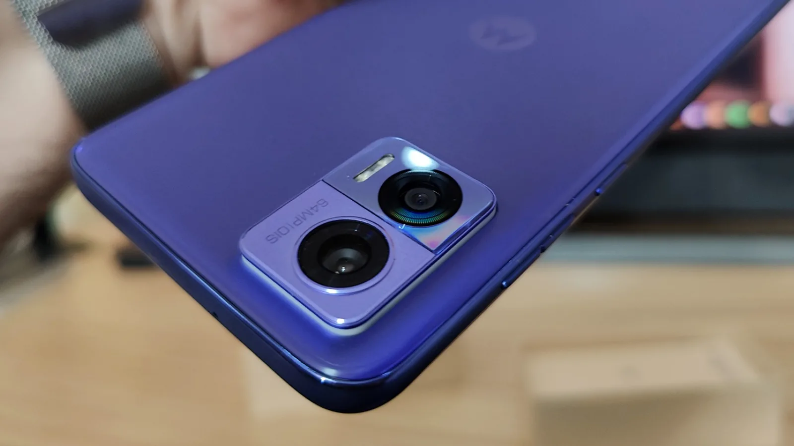 Motorola Edge 30 Neo: Camera de low midrange, bună la Bokeh şi Night Mode