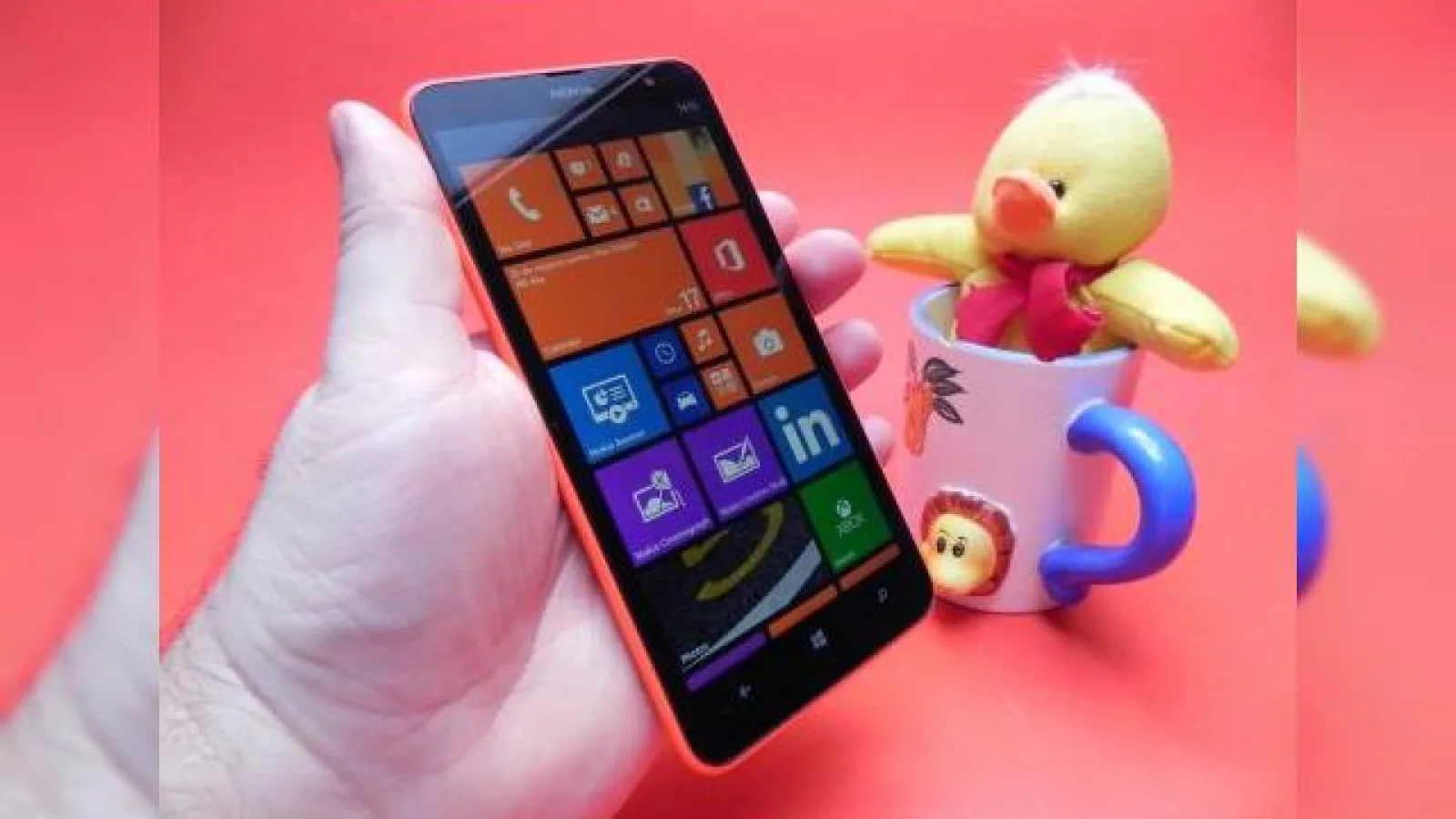 Nokia Lumia 1320 Review: terminal de gaming accesibil... dar fără jocuri; Ecran bun, acustică slabă și o giga baterie (Video)