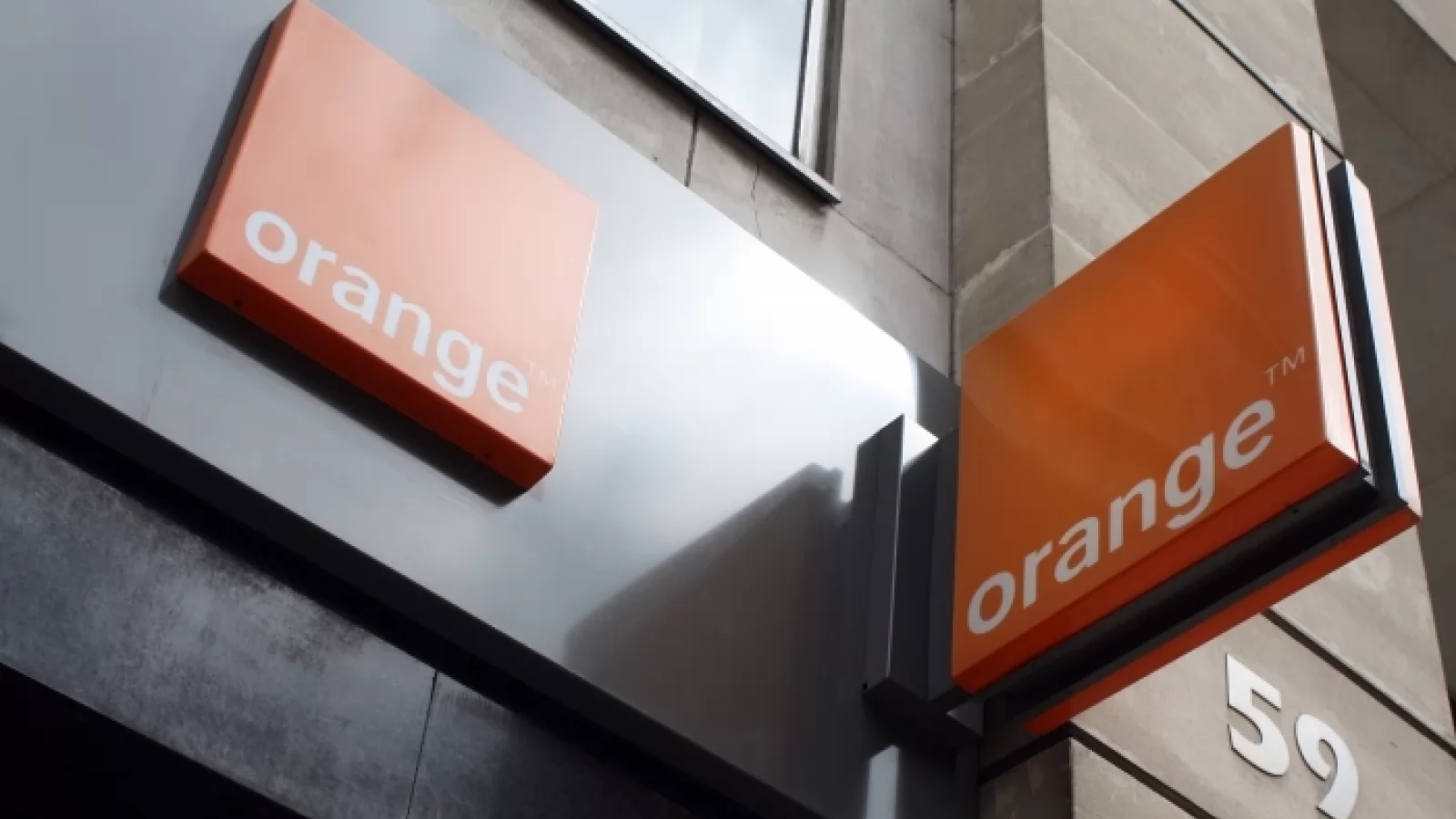 Transferurile de bani prin MoneyGram realizate În magazinele Orange aduc clienților operatorului 50 minute internaționale
