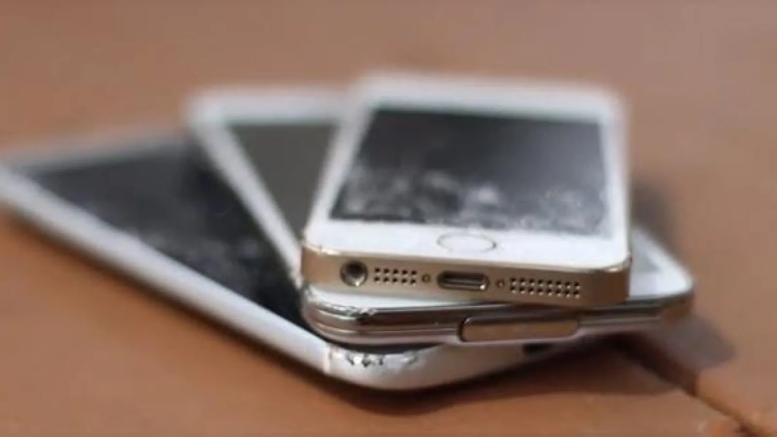 HTC One M8 versus Samsung Galaxy S5 versus iPhone 5s: testul scăpării de la câțiva metri Înălțime! (Video)