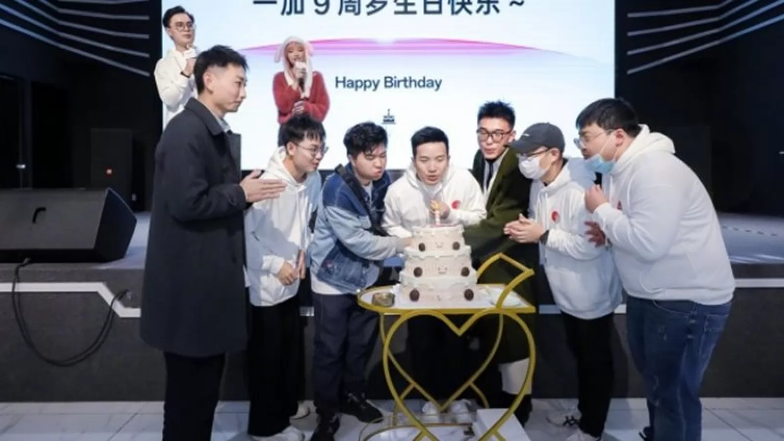 OPPO va injecta 1.3 miliarde de euro în OnePlus în următorii 3 ani; OnePlus vinde telefoane cu zero profit