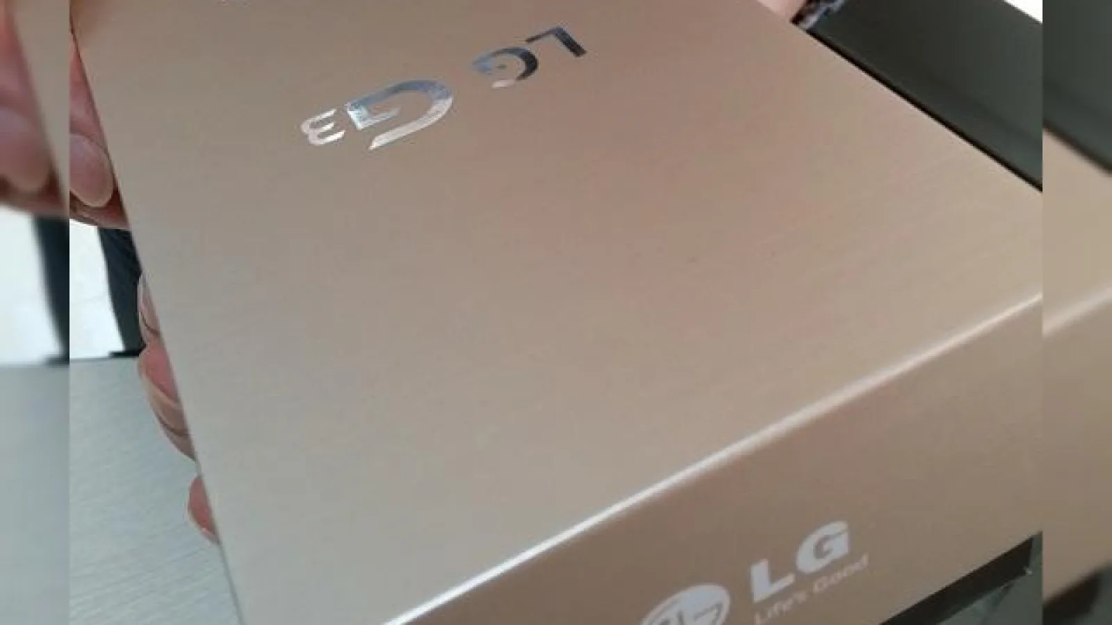 Cutia lui LG G3 fotografiată poate prea devreme; Vom avea o variantă aurie de G3!