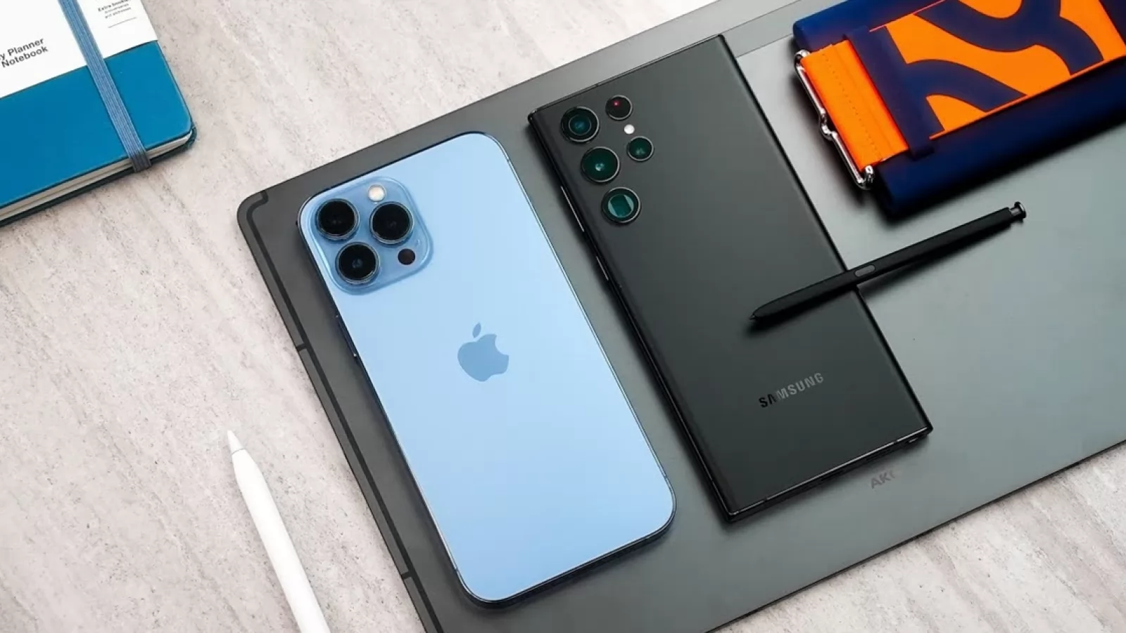 Apple domină piața smartphone în ultimul trimestru din 2022, dar Samsung a vândut mai multe terminale anul trecut; Unde se situează ceilalți producători?