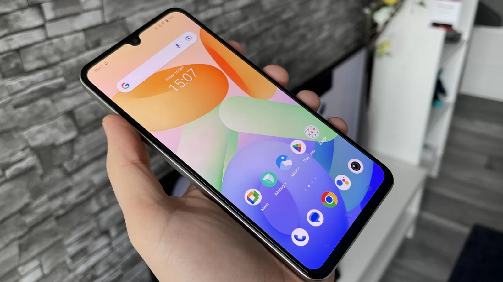 vivo X80 Lite: Display AMOLED pregătit pentru binging, chiar şi la scară un pic mai mică