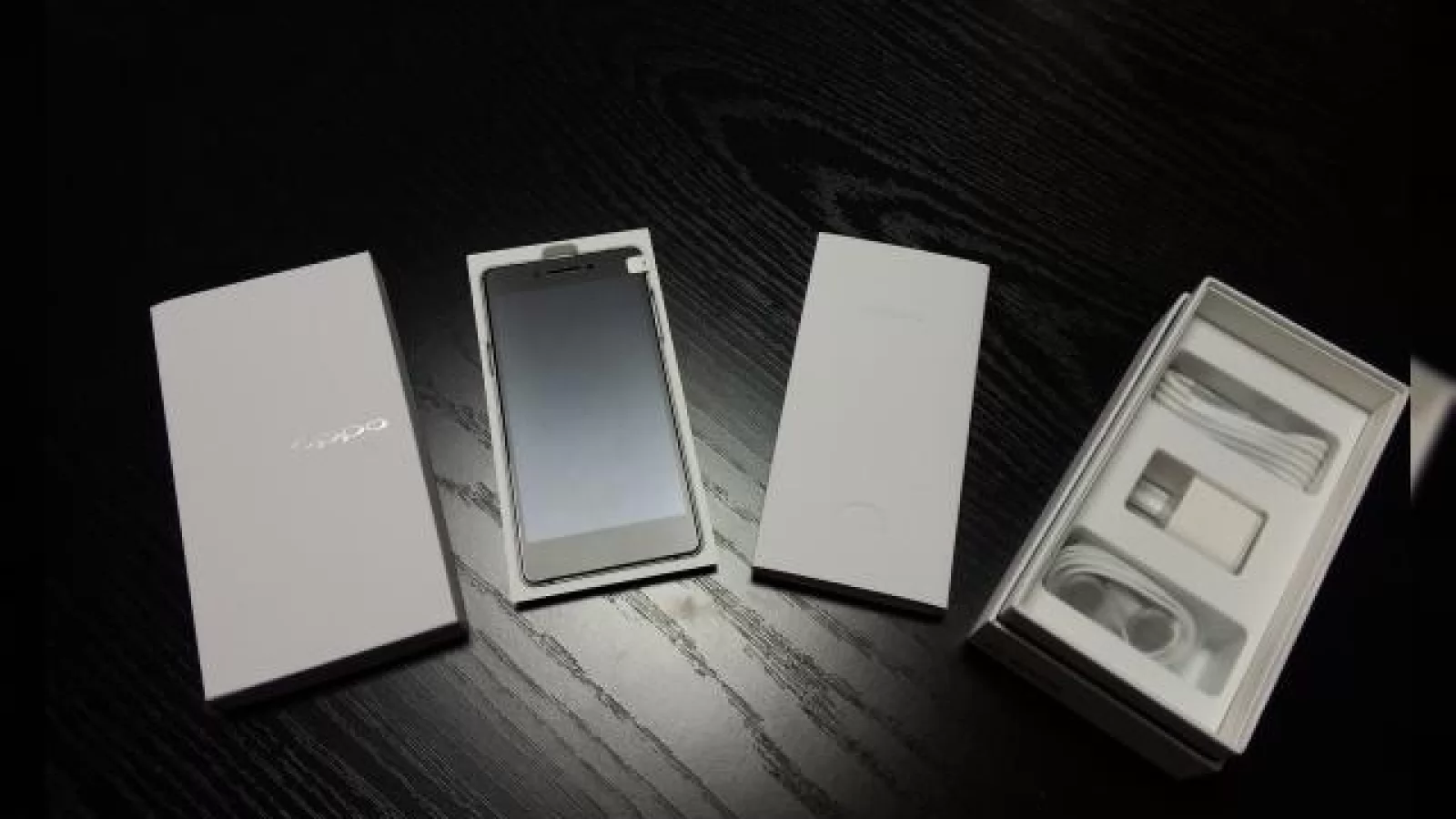 Oppo R8007 apare În noi fotografii live ce prezintă terminalul și conținutul pachetului retail