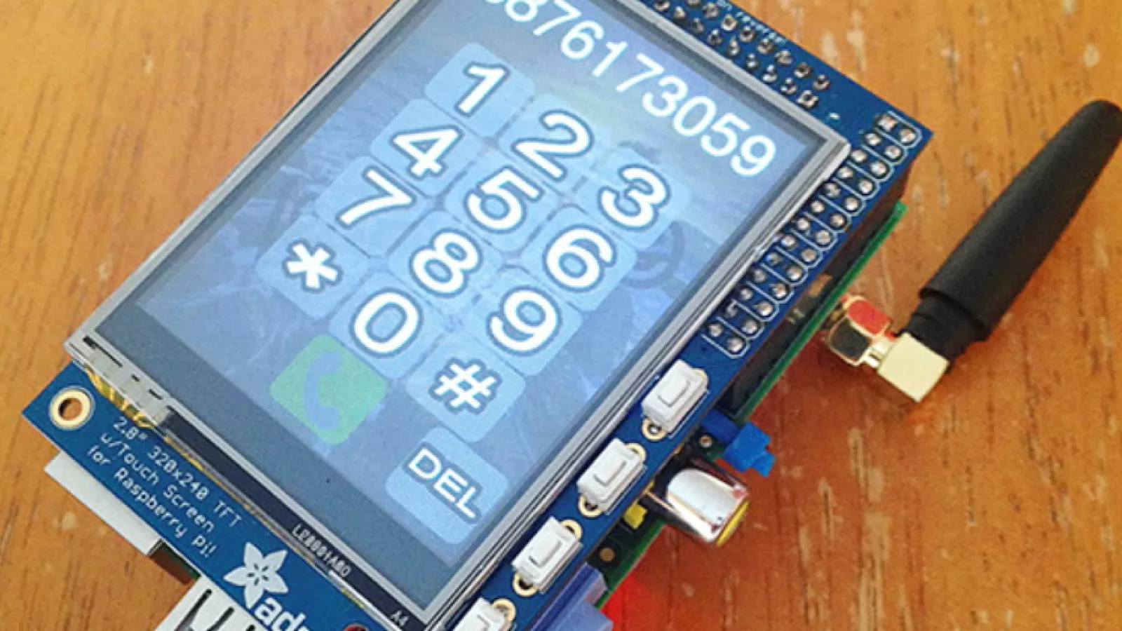 PiPhone, un telefon DIY bazat pe conceptul lui Raspberry Pi (Video)