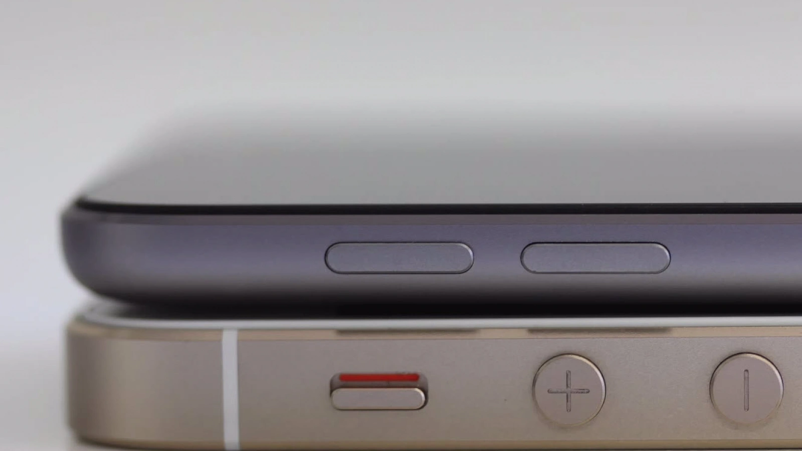 iPhone 6 ar putea fi la fel de subțire ca iPod touch, dacă ne luăm după o husă de pe web