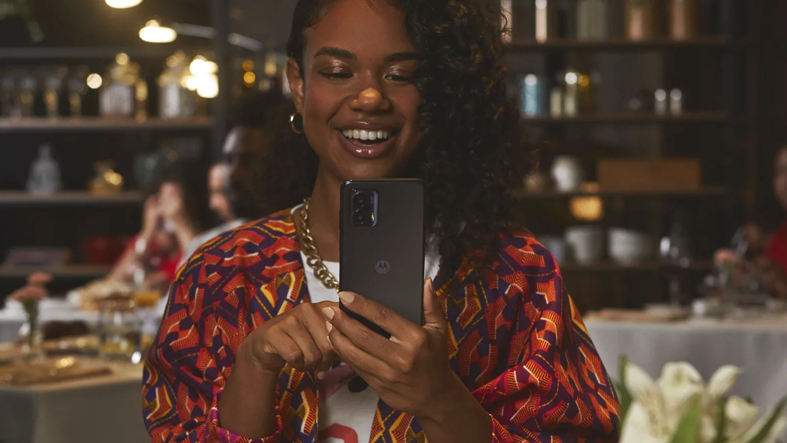 Motorola aduce în România și modelul moto G73 5G, disponibil în magazine și echipat cu ecran 120Hz, baterie de 5000 mAh 