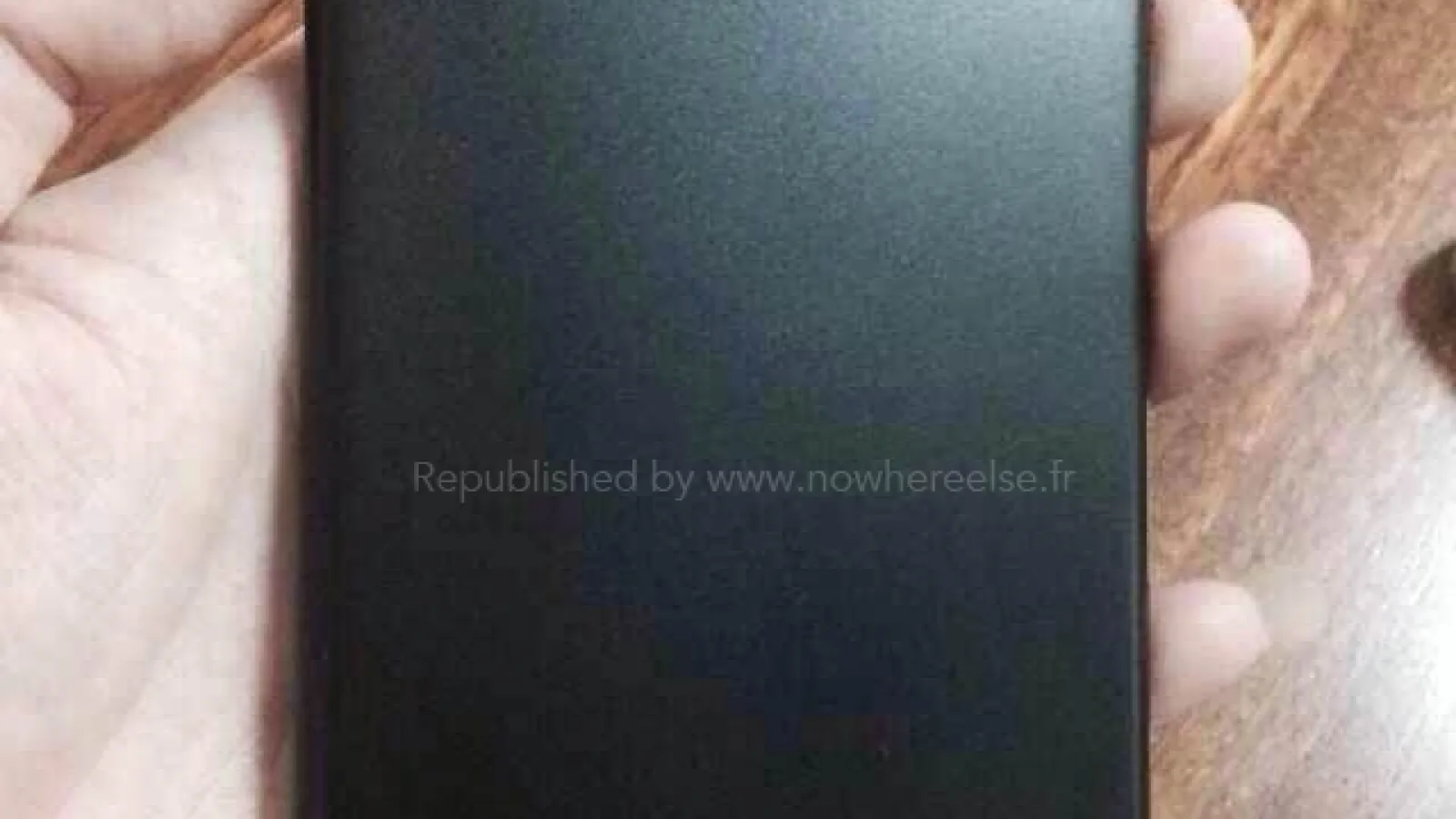 O presupusă machetă a lui iPhone 6 Își face apariția pe web Într-o serie de imagini live