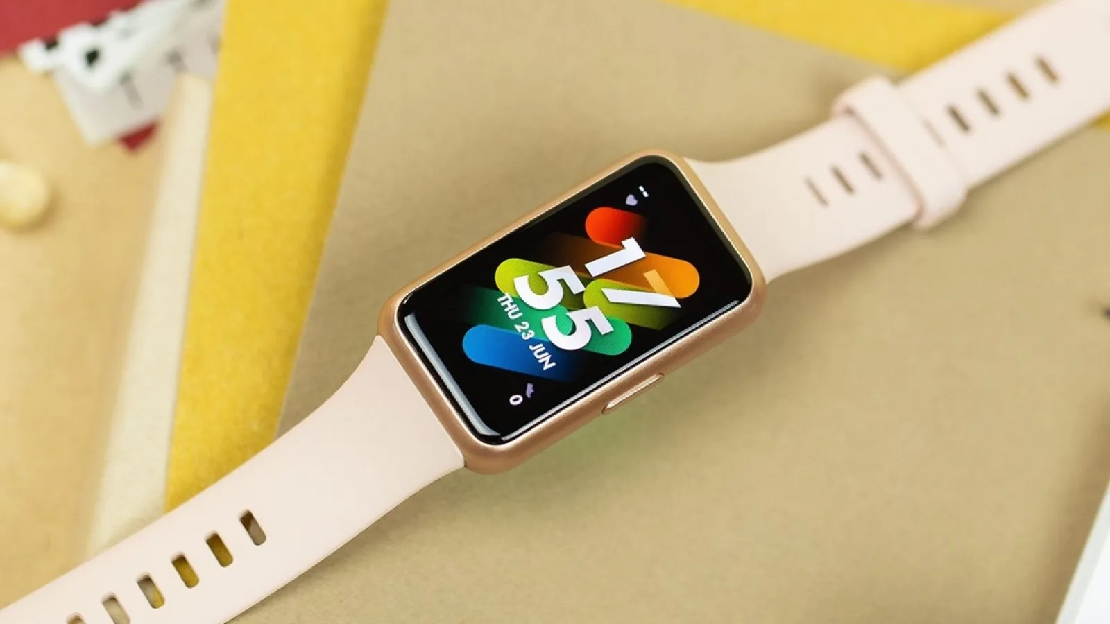 Turul Magazinelor #1233: De unde luăm iPhone 14 şi brăţară fitness de Valentine's Day? Oferte la televizoare, tastaturi gaming