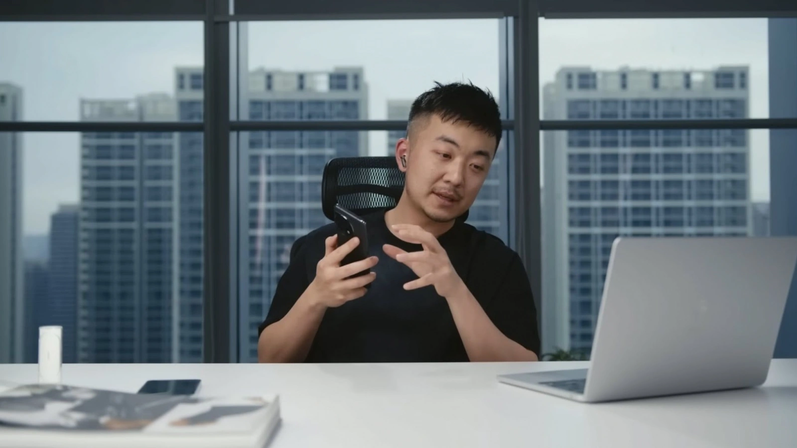 Carl Pei critică OnePlus 11 într-o recenzie obiectivă, afirmă că "nu are identitate reală"