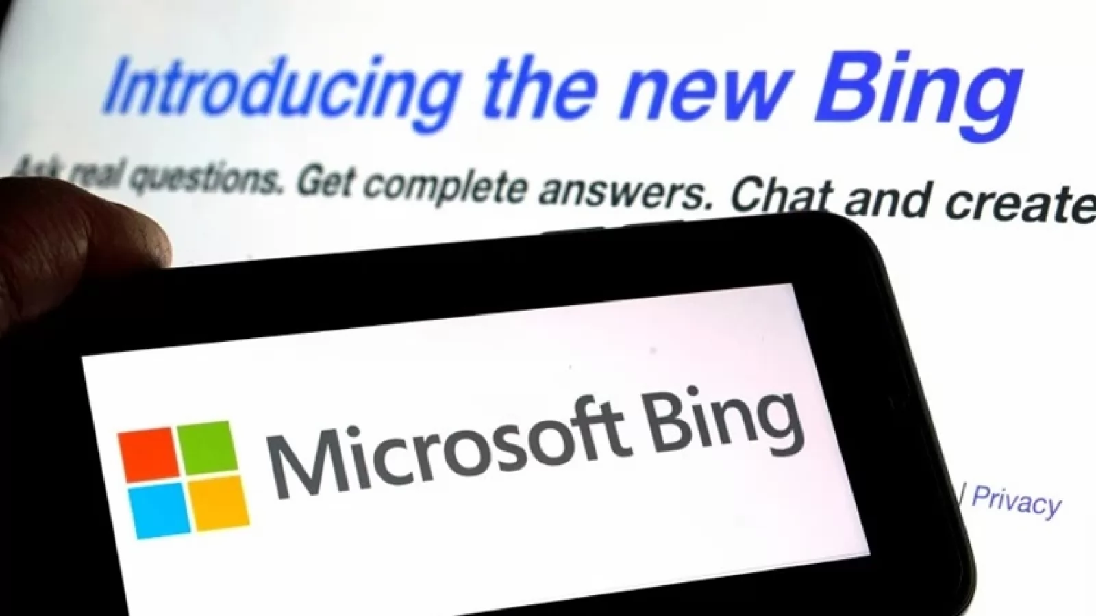 Microsoft limitează discuțiile cu chatbot-ul Bing, astfel încât acesta să nu mai insulte utilizatorii
