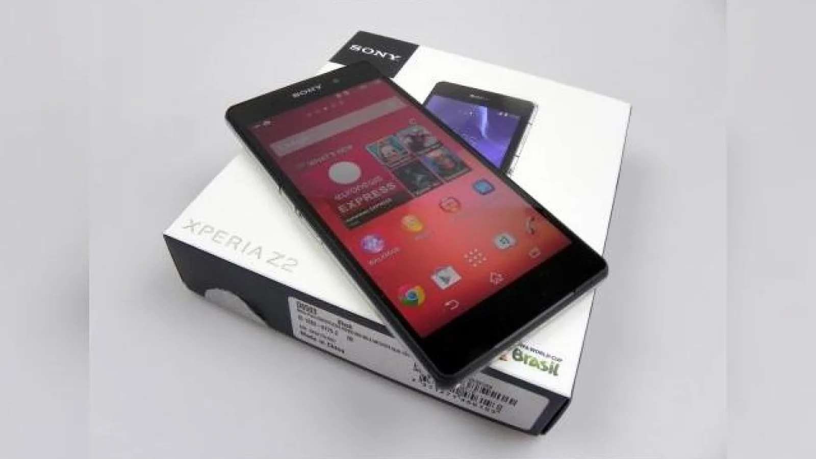 Sony Xperia Z2 Unboxing: cameraphone-ul rezistent la apă revine! (Video)