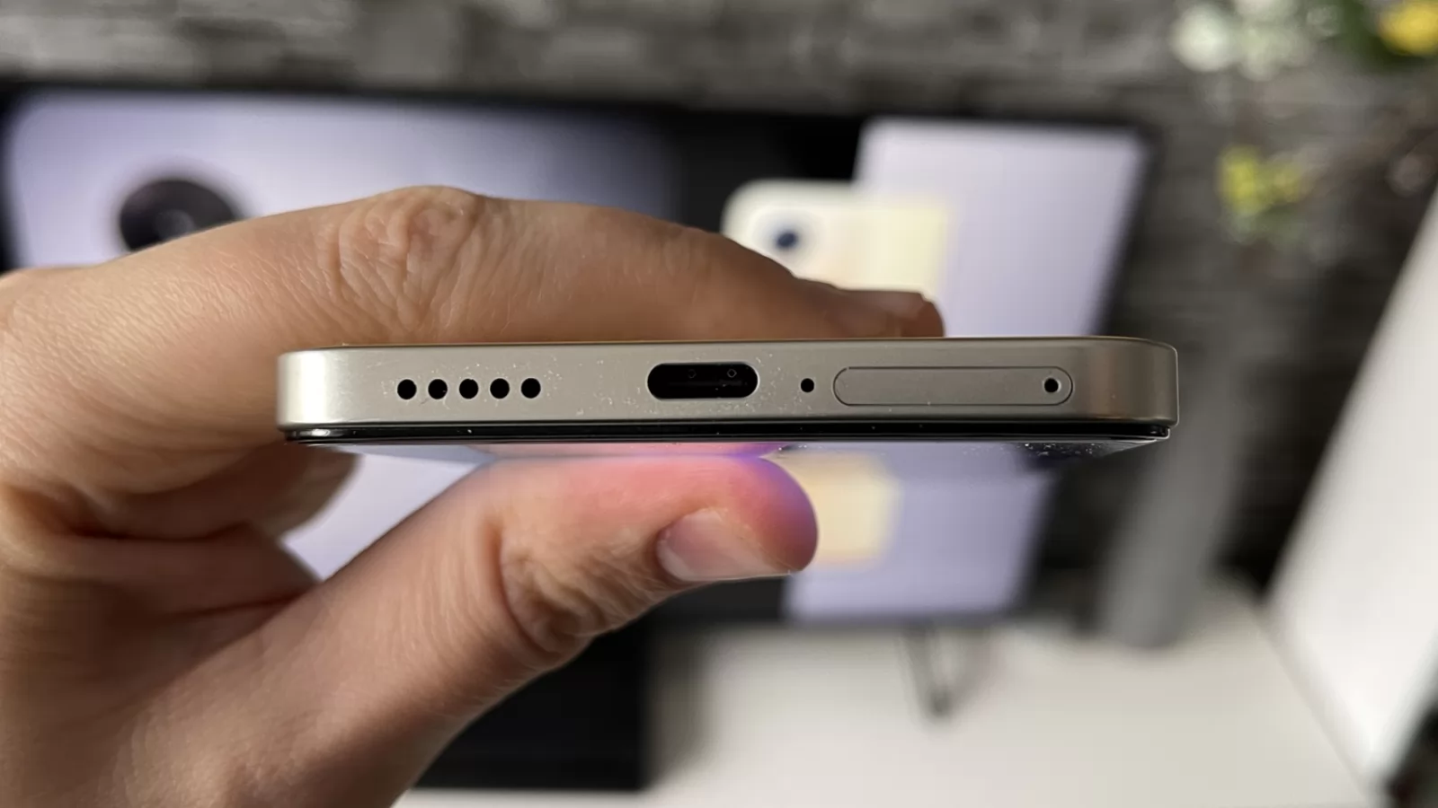 vivo X80 Lite: Acustica mono, dar hey, măcar avem căşti cu adaptor