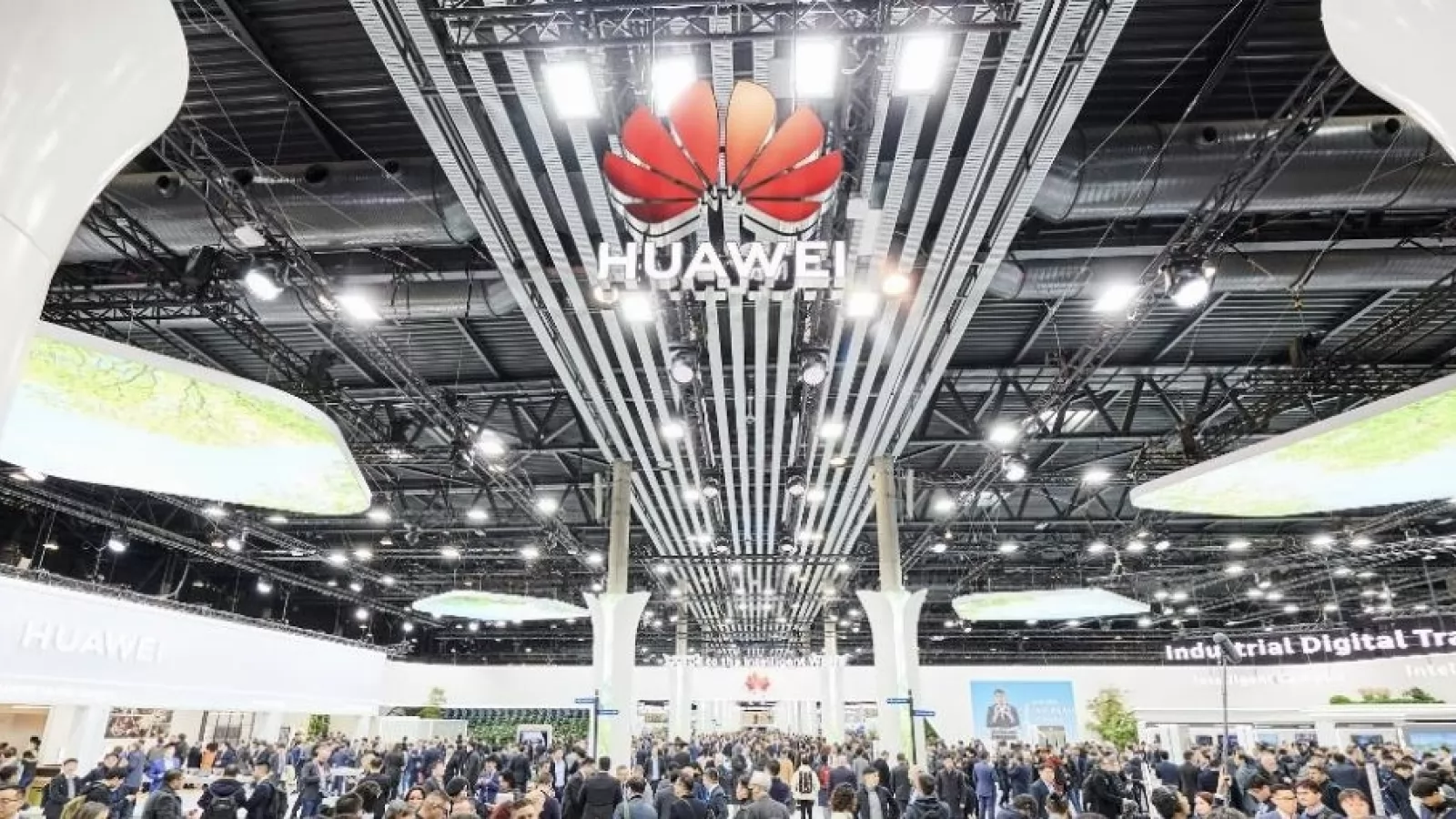 MWC 2023: Huawei aduce o "oază de tehnologie" în Barcelona cu tema "GHIDUL pentru lumea inteligentă"