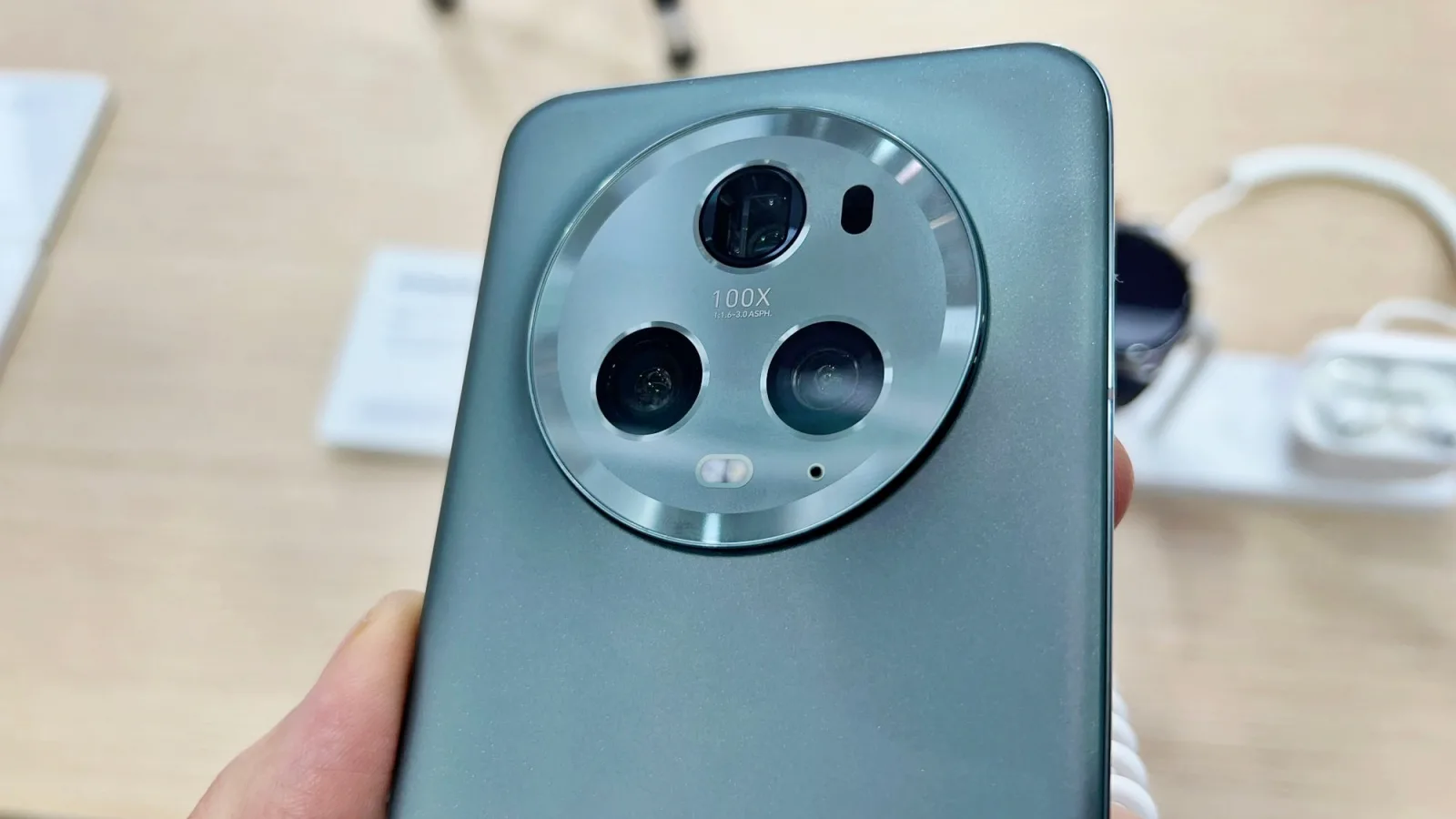 MWC 2023: Honor Magic5 Pro Hands-on - flagship cu Snapdragon 8 Gen2 și cameră cu zoom 100x, senzor custom 