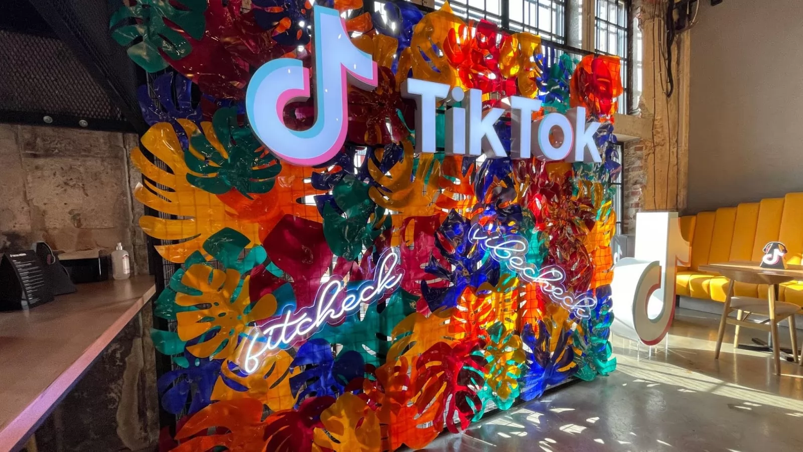 TikTok îţi pune limită de 60 de minute de screen time dacă ai sub 18 ani