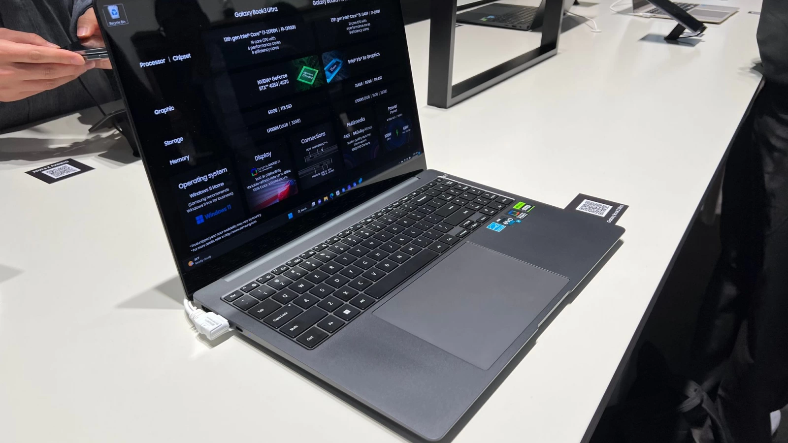 MWC 2023: Galaxy Book3 Ultra - laptop-ul de top Samsung primește un video hands-on în Barcelona 