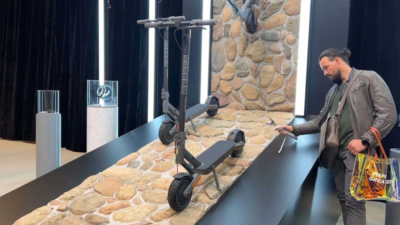 MWC 2023: Xiaomi Electric Scooter 4 Ultra - Vedem trotineta de top care costă 999 euro (Video)