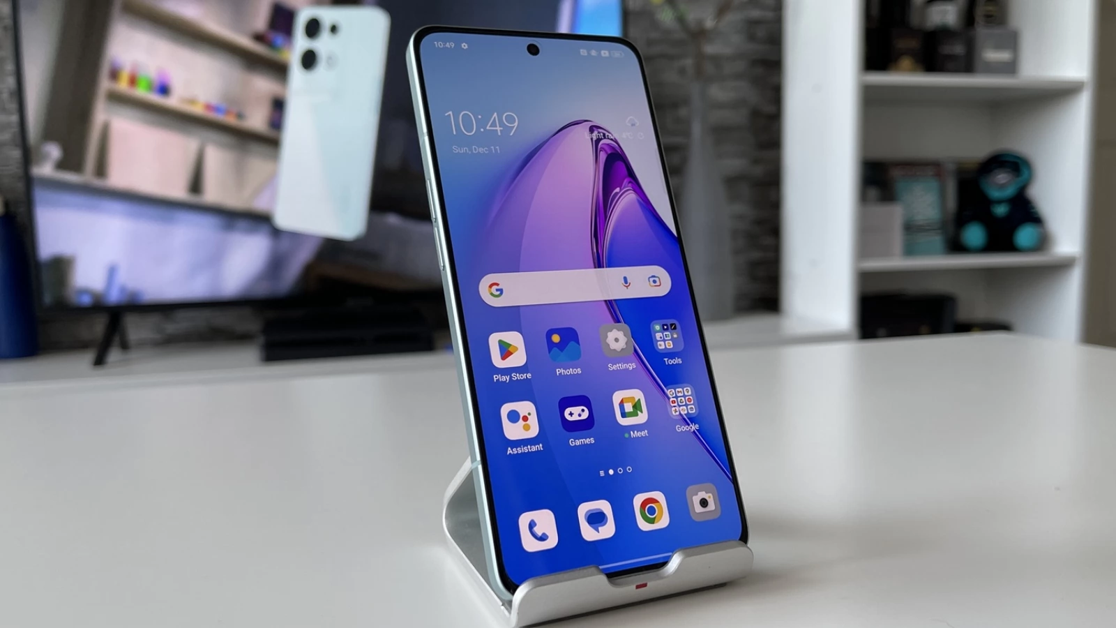 OPPO Reno 8 Pro: Display-ul te va imersa complet în jocuri şi video