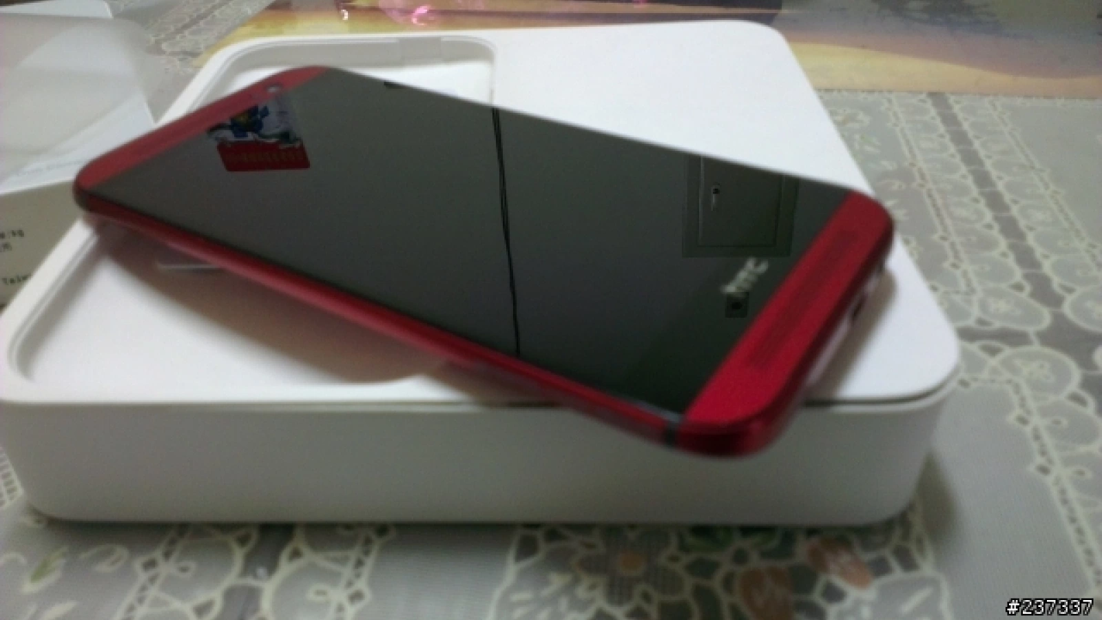 Ambalajul retail a lui HTC One (M8) În versiunea roșie Își face aparția Într-o serie de imagini din Taiwan