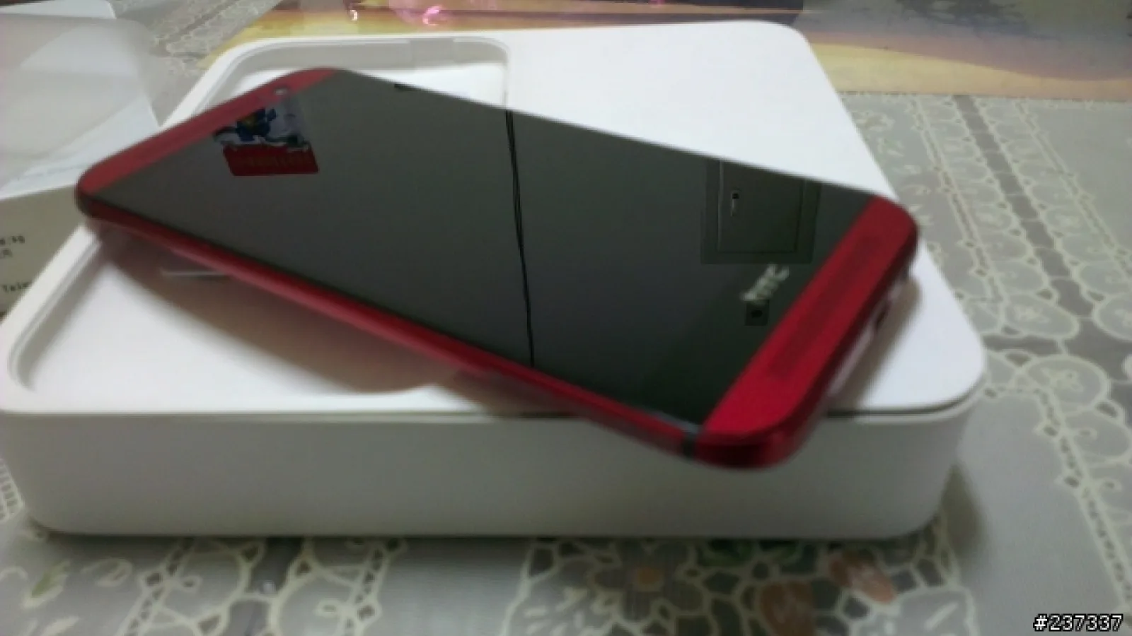 Ambalajul retail a lui HTC One (M8) În versiunea roșie Își face aparția Într-o serie de imagini din Taiwan