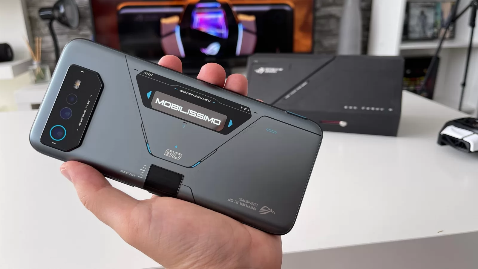 ASUS ROG Phone 7D apare în GeekBench cu procesor Qualcomm Snapdragon 8 Gen 2