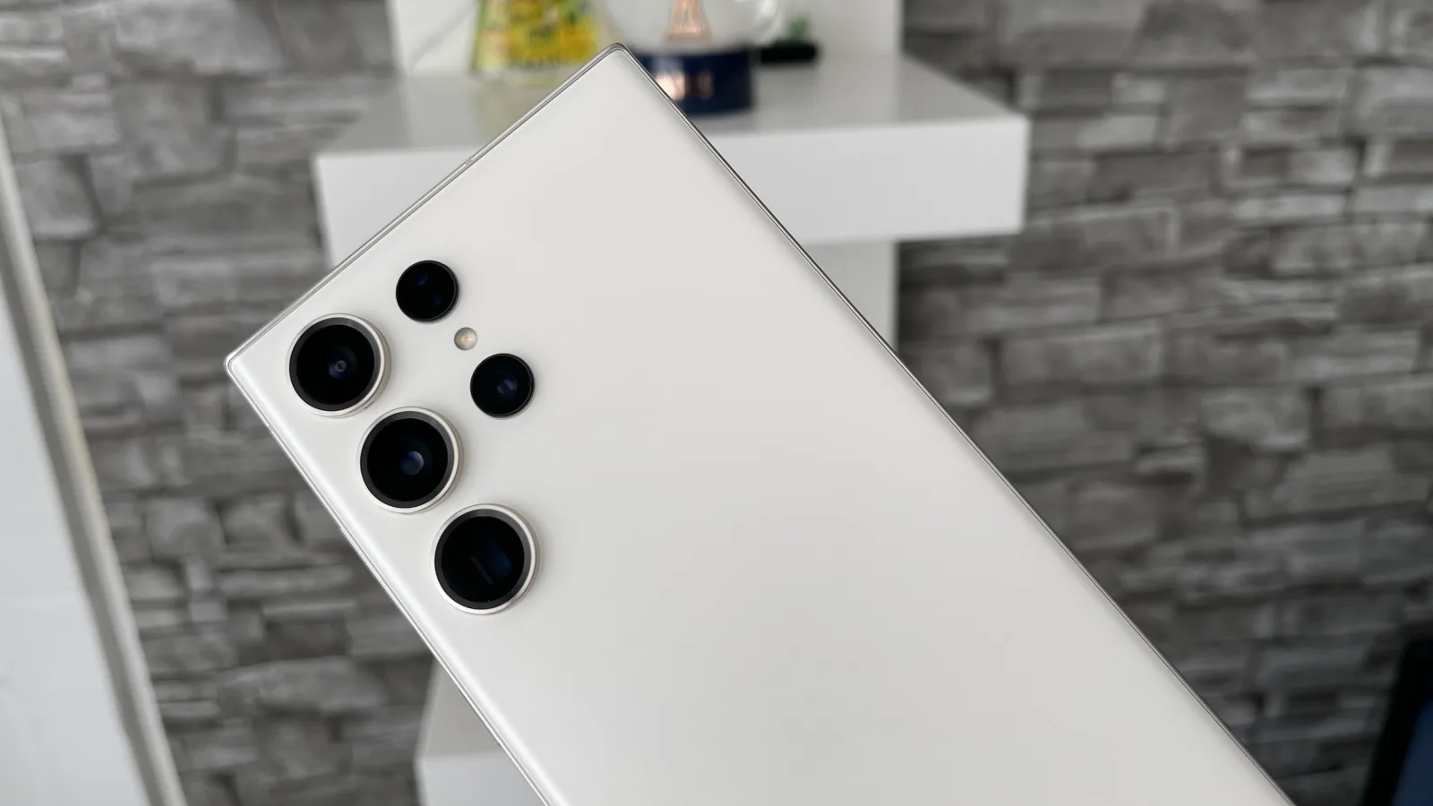 Samsung Galaxy S23 Ultra are bateria mult mai bună decât iPhone 14 Pro Max; Iată rezultatele testului DxOMark