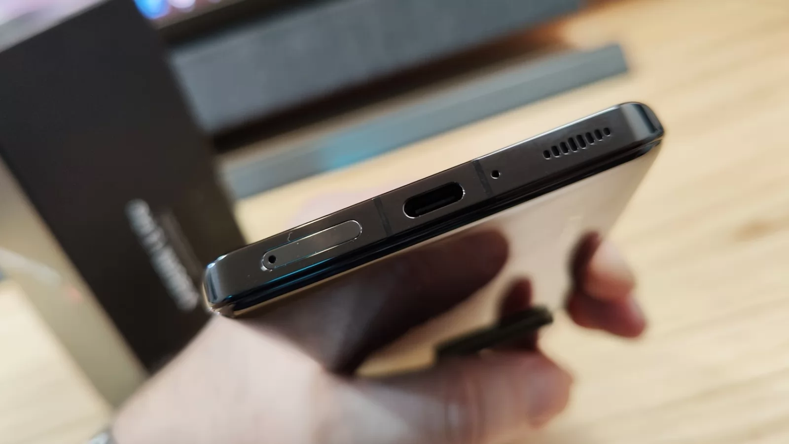 Xiaomi 13 Pro: Acustica stereo e aici, cu speakere separate, dar cel de jos duce greul