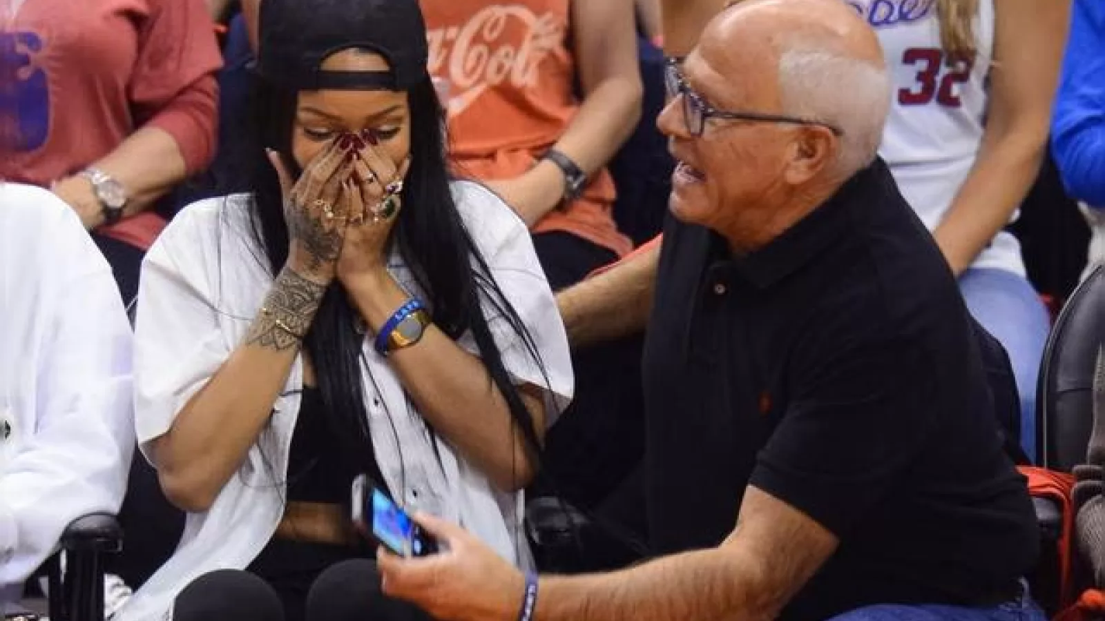 Telefonul stricat de Rihanna devine cel mai scump handset nefuncțional vândut pe eBay la prețul de 66.500 de dolari