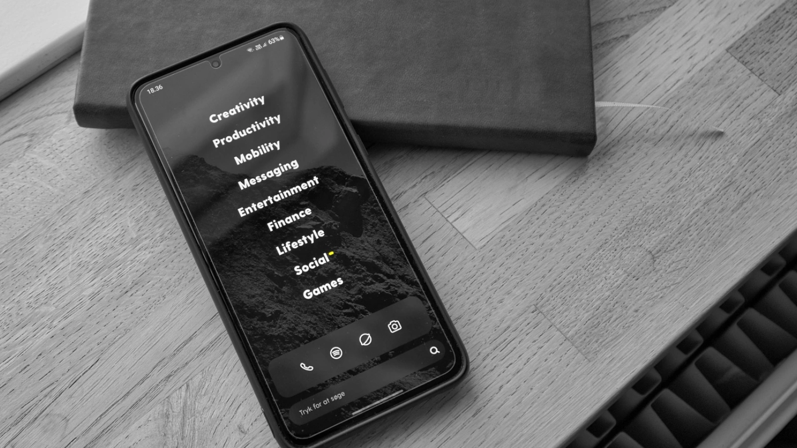 Dezvoltatorii launcher-ului Blloc s-au alăturat echipei Nothing!