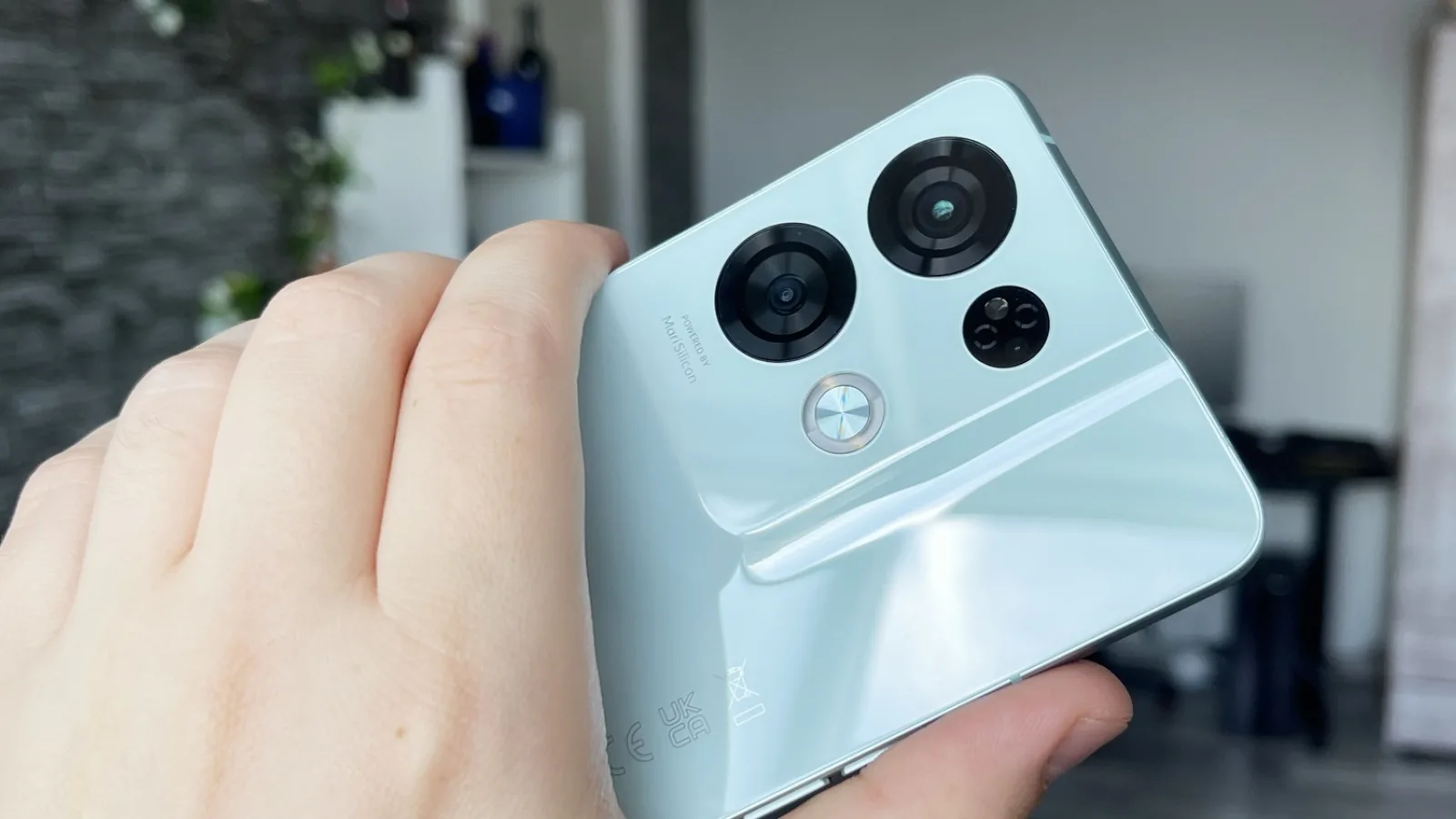 OPPO Reno 8 Pro: Camera are sclipiri de geniu, dar şi bile negre