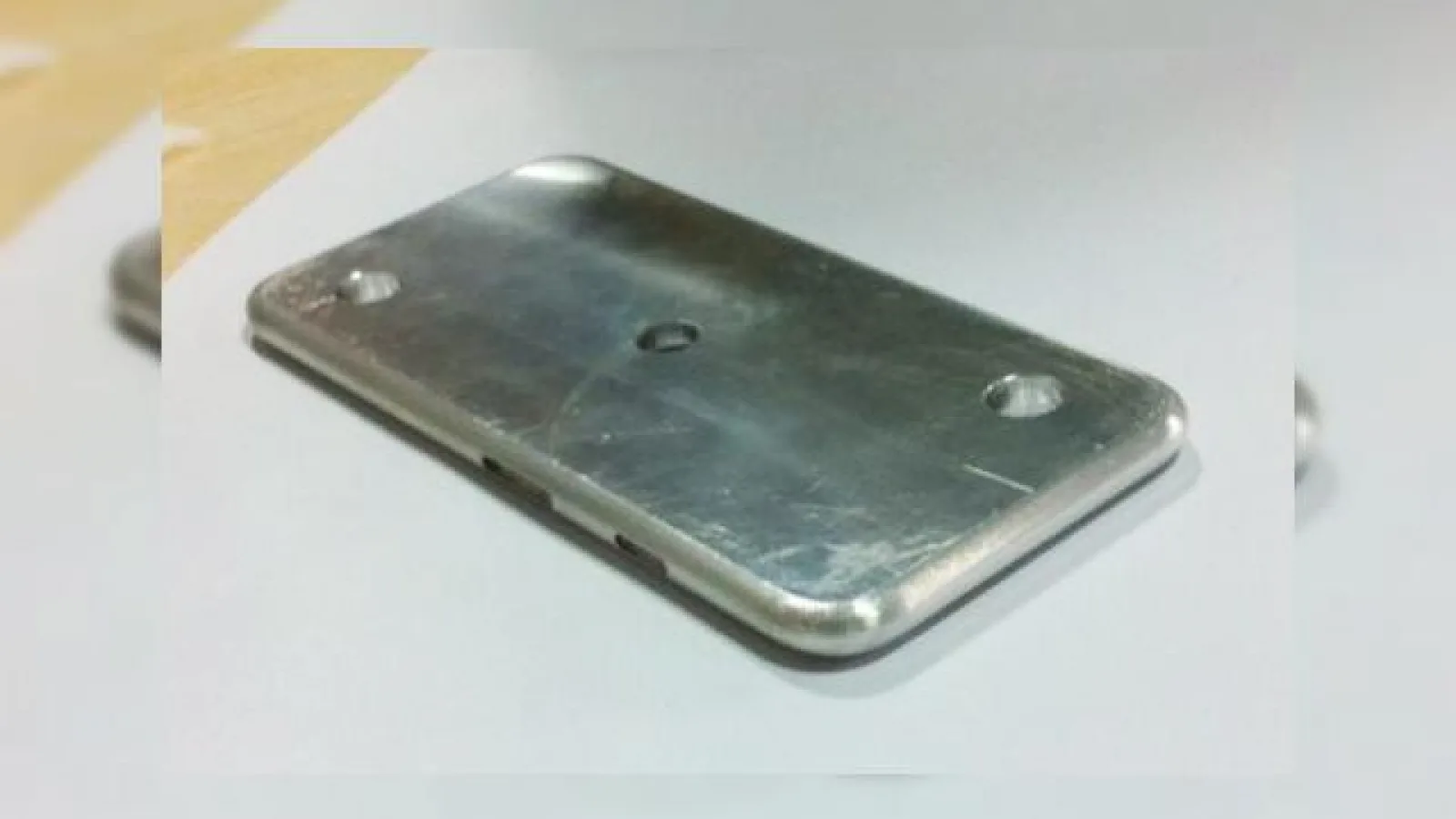 Primele machete de iPhone 6 apar și in România prin intermediul unui retailer local de accesorii pentru telefoane