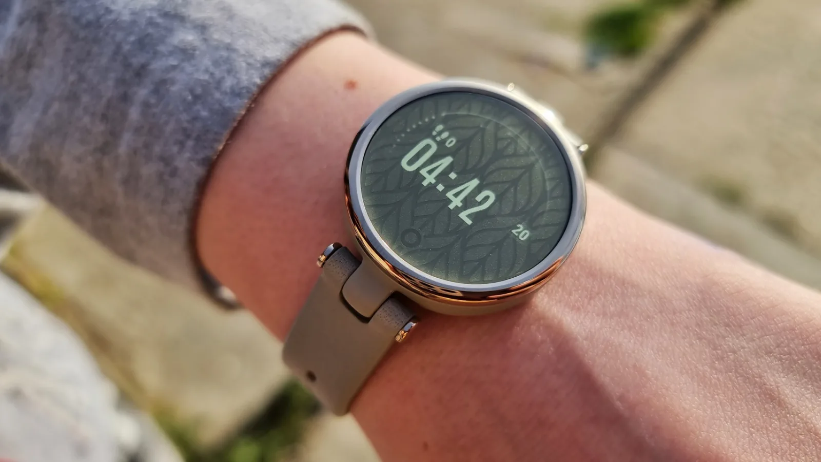 Prezentare Garmin LILY Classic: Accesoriul fashion și pe deasupra smart care se va asorta cu toate ținutele tale