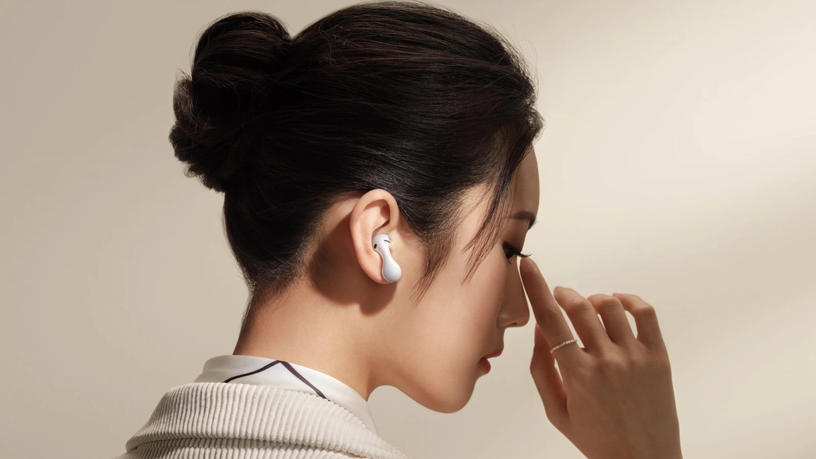 Huawei FreeBuds 5 adoptă un design complet nou, Spatial Audio şi anulare hibrid de zgomot