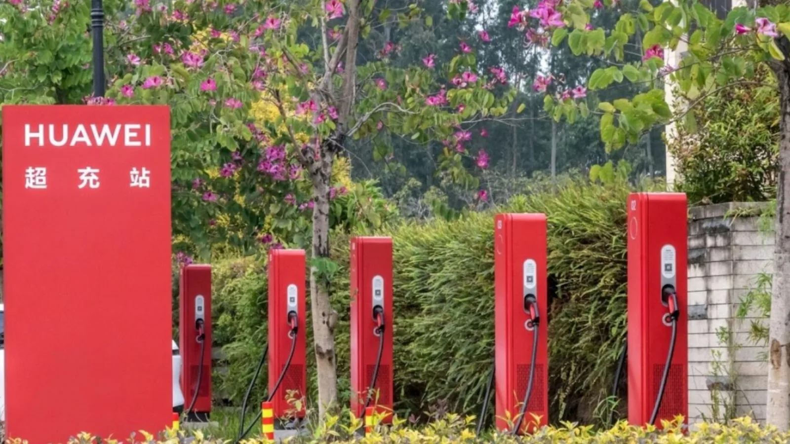Huawei a dezvăluit un încărcător de 40 kW pentru maşini electrice; Pregăteşte şi unul rival cu Tesla Supercharger