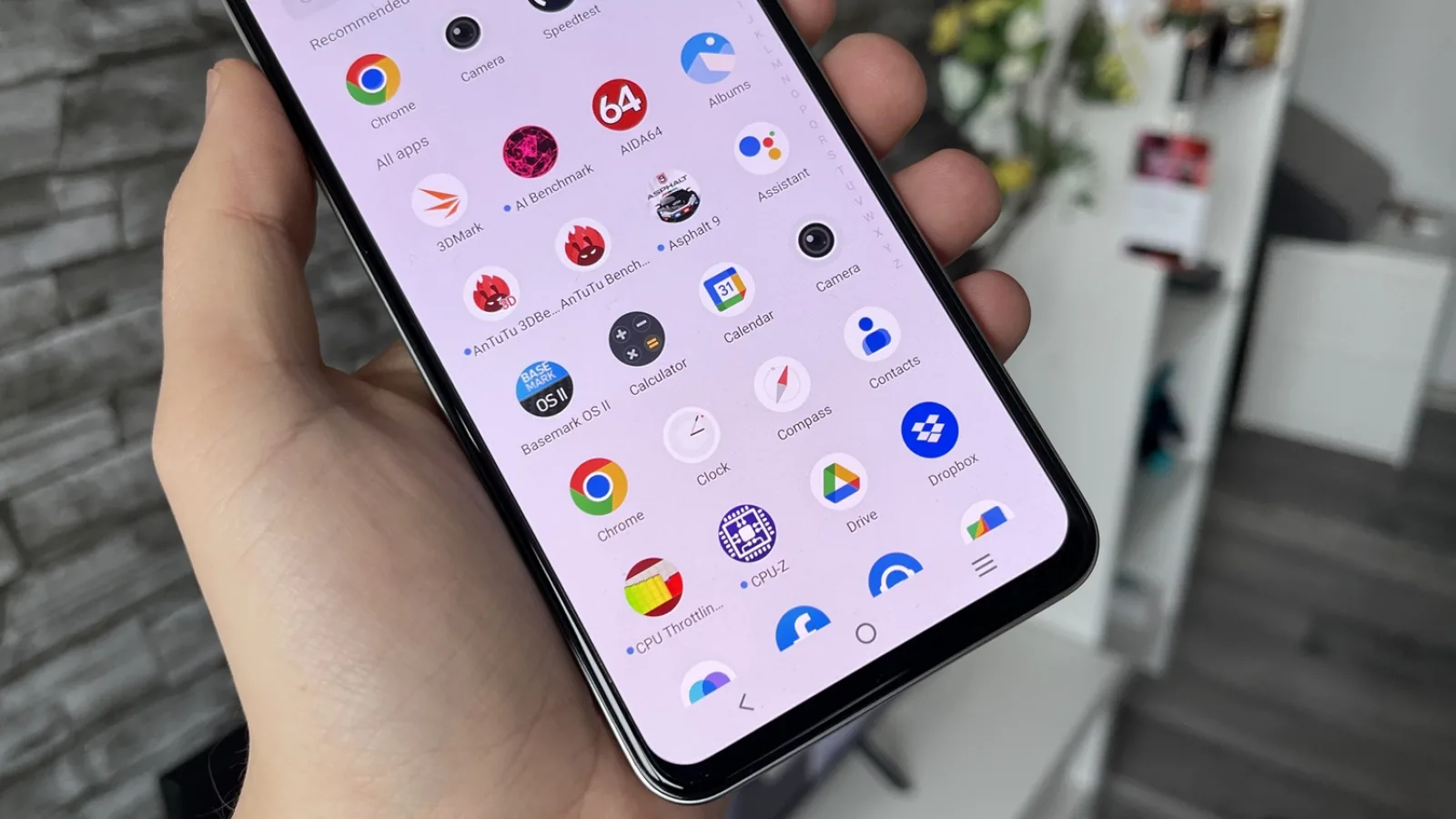 vivo X80 Lite: Benchmark-uri tipice de telefon midrange de sub 2000 de lei